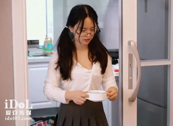 clip sex điện máy xanh Con gái về quê ăn tết bị bố dượng địt vì càng lớn càng ngon